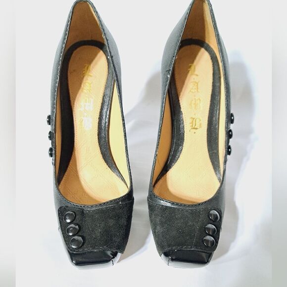 L.A.M.B   - Picture 6 of 8